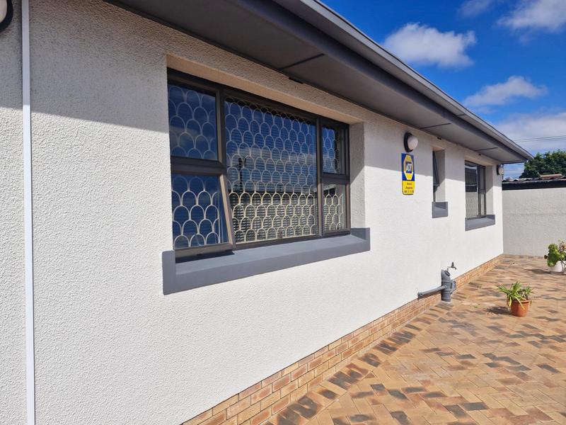 6 Bedroom Property for Sale in Cravenby Western Cape